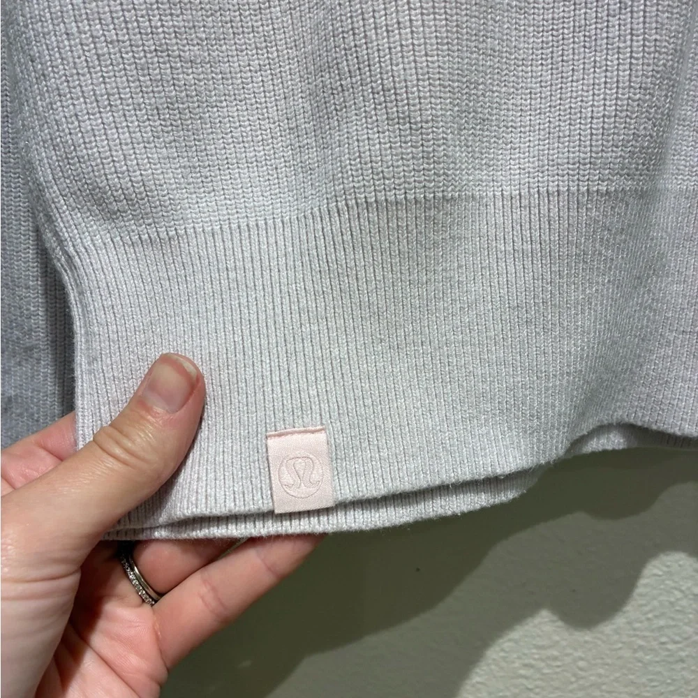 Lululemon Women’s Waist Length Crewneck Sweater Ribbed Knit Size 4 Pink Purple